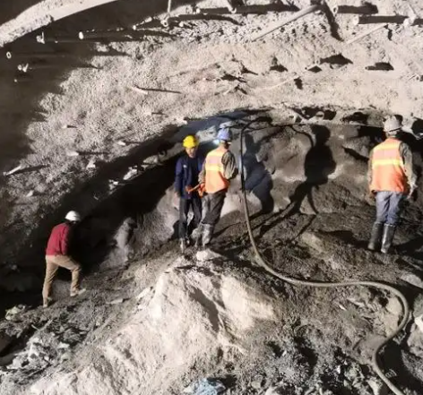 前郭拱顶带模注浆料的施工流程及注意事项